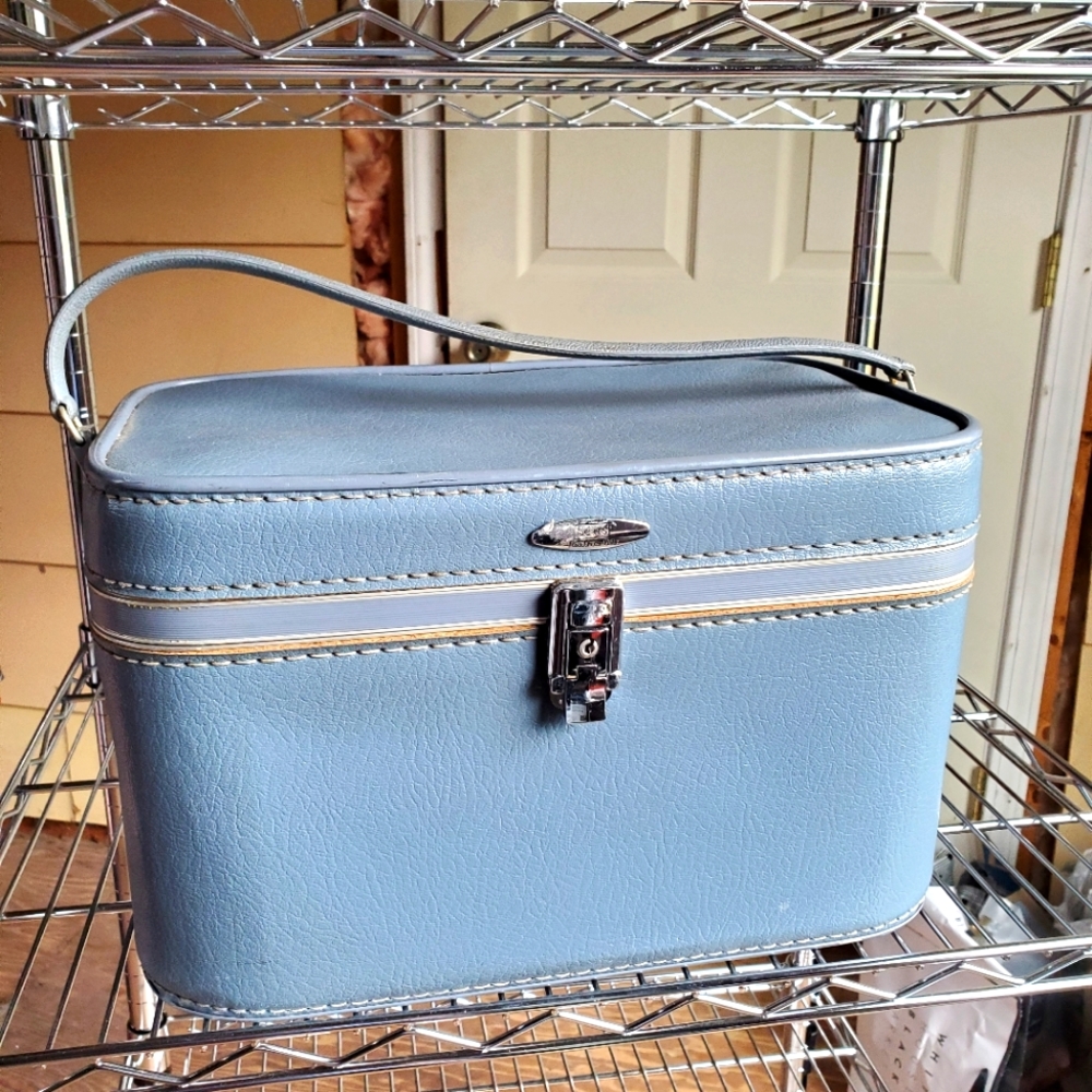 Vintage Sears feather lite makeup carry-on